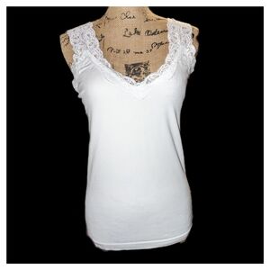 Simply Styled White blouse size XL